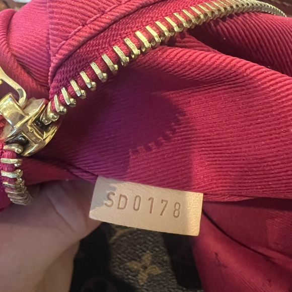 Authentic Louis Vitton Graceful MM Handbag - Picture 4 of 16